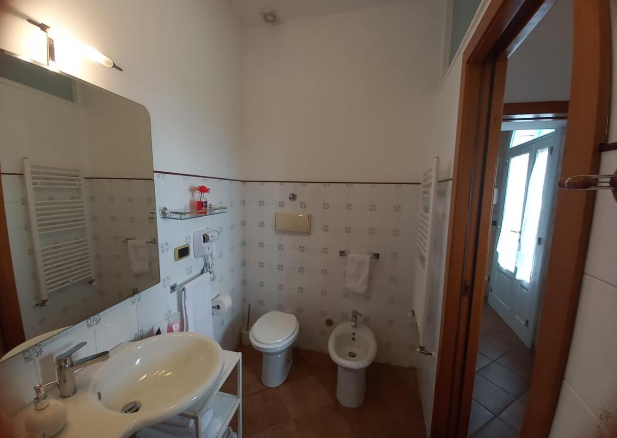 Villino Tronchetto Bianco Bed & Breakfast Mola di Bari Eksteriør bilde